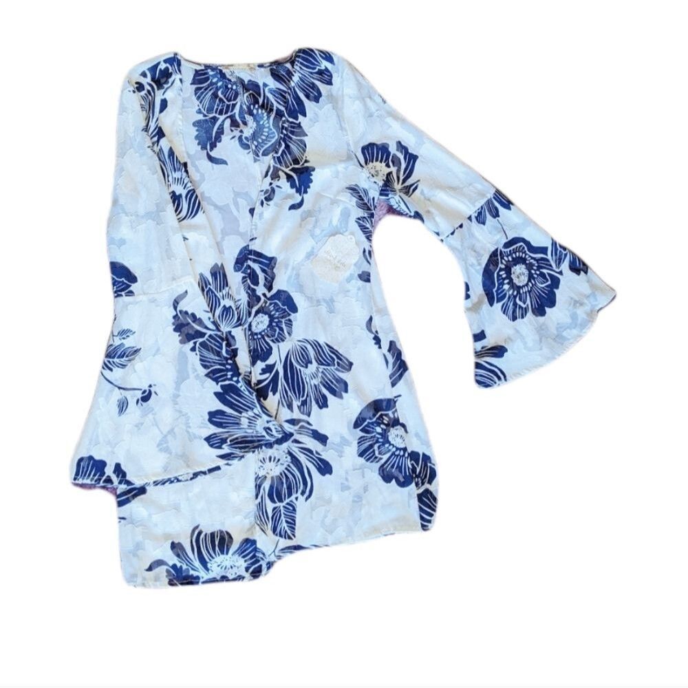 NWT Altar'd State White and Navy Floral Bell Sleeve Boho Kimono Small